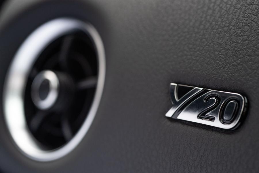Детали интерьера Toyota Yaris Hybrid Y20 2019 года  (UK) (фото 8 из 38)